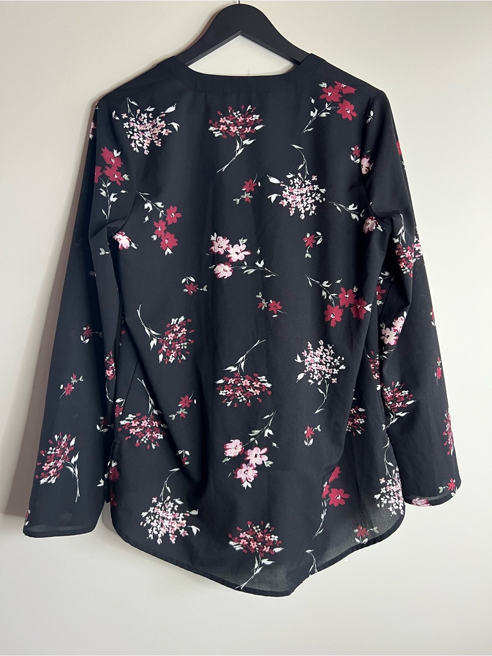 Black Tape Black Floral V-Neck Blouse Medium Long Sleeve Sheer Career Top - Picture 7 of 8
